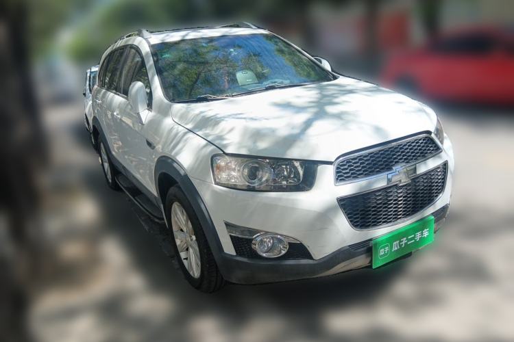 Used Chevrolet Captiva 2014 2.4L 4x4 Flagship Edition 7 Seats Front Right 45 Deg