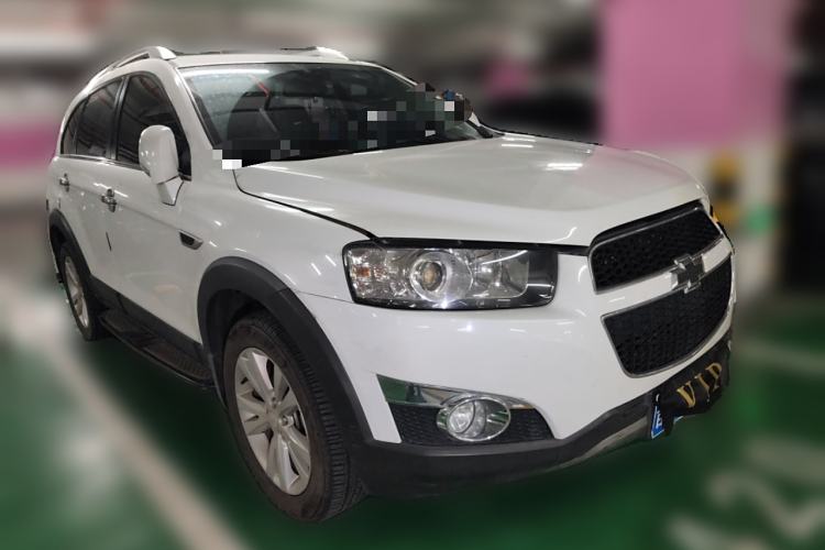 Used Chevrolet Captiva 2014 2.4L 4x4 Flagship Edition 7 Seats Front Right 45 Deg