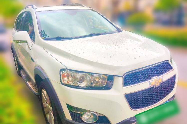 Used Chevrolet Captiva 2014 2.4L 4x4 Flagship Edition 7 Seats Front Right 45 Deg