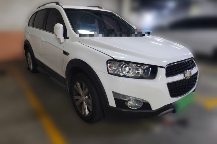 Used Chevrolet Captiva 2014 2.4L 4x4 Flagship Edition 7 Seats Front Right 45 Deg