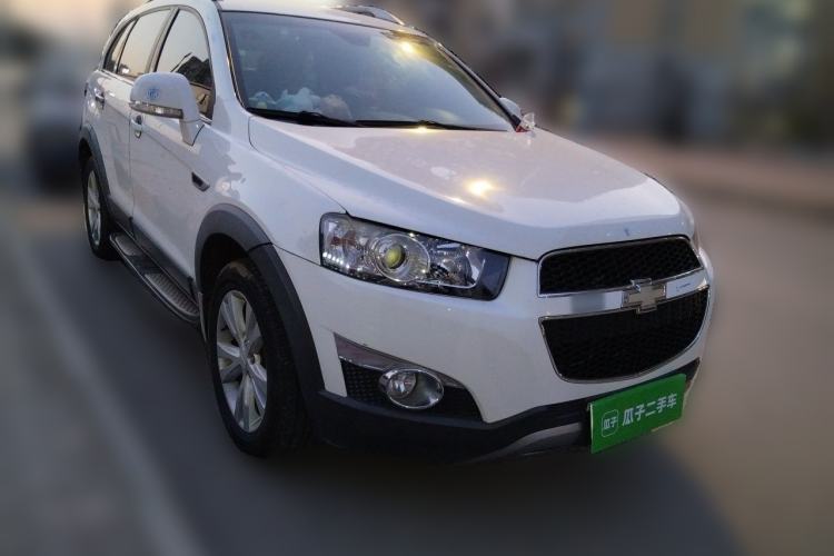Used Chevrolet Captiva 2014 2.4L 4x4 Flagship Edition 7 Seats Front Right 45 Deg