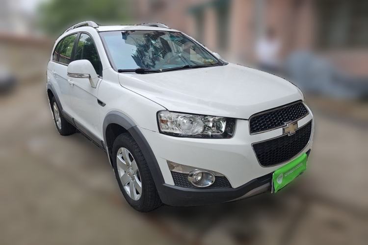 Used Chevrolet Captiva 2014 2.4L Two-Wheel Drive Urban Version 7 Seats Front Right 45 Deg