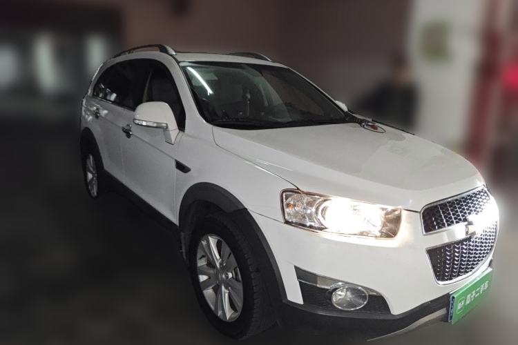 Used Chevrolet Captiva 2014 2.4L 4x4 Flagship Edition 7 Seats Front Right 45 Deg
