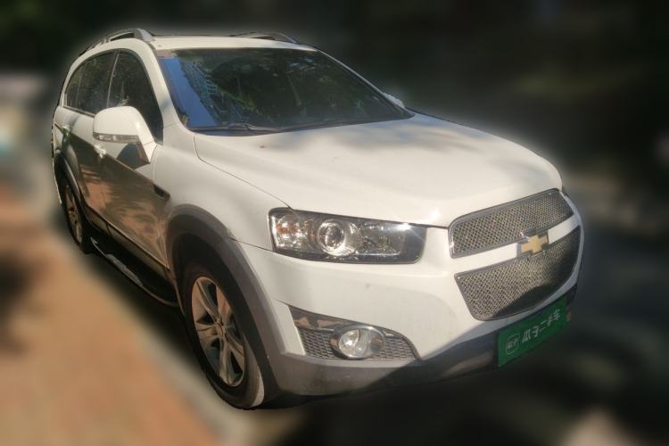 Used Chevrolet Captiva 2014 2.4L 4x4 Flagship Edition 7 Seats Front Right 45 Deg