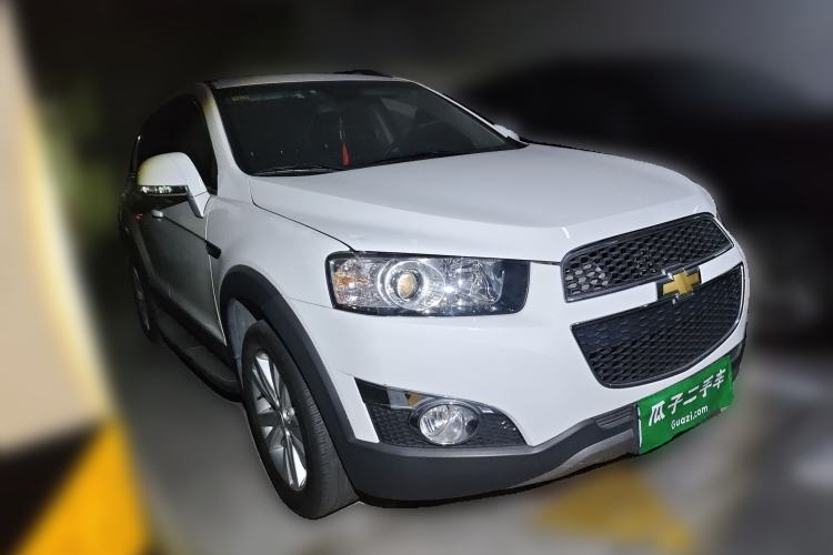 Used Chevrolet Captiva 2014 2.4L 4x4 Flagship Edition 7 Seats Front Right 45 Deg