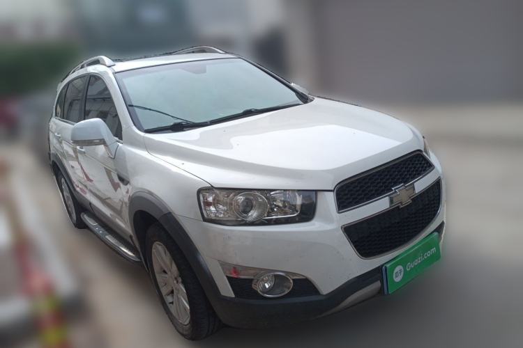 Used Chevrolet Captiva 2014 2.4L 4x4 Flagship Edition 7 Seats Front Right 45 Deg