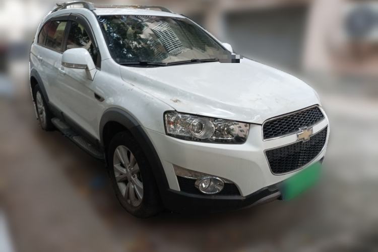 Used Chevrolet Captiva 2014 2.4L 4x4 Flagship Edition 7 Seats Front Right 45 Deg