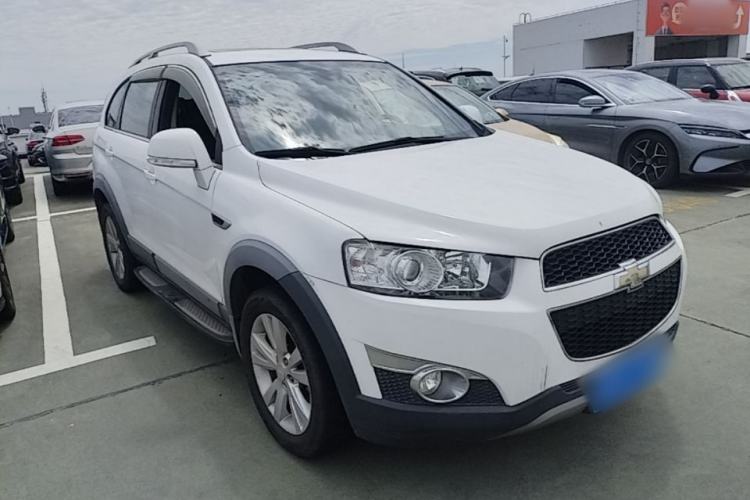 Used Chevrolet Captiva 2014 2.4L 4x4 Flagship Edition 7 Seats Front Right 45 Deg