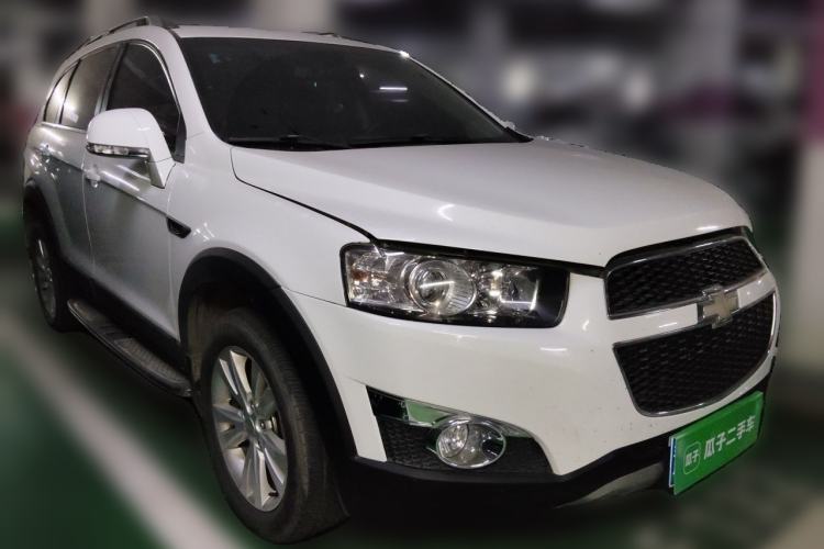 Used Chevrolet Captiva 2014 2.4L 4x4 Flagship Edition 7 Seats Front Right 45 Deg