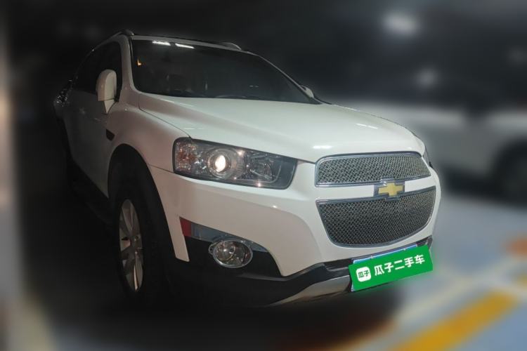 Used Chevrolet Captiva 2014 2.4L 4x4 Flagship Edition 7 Seats Front Right 45 Deg