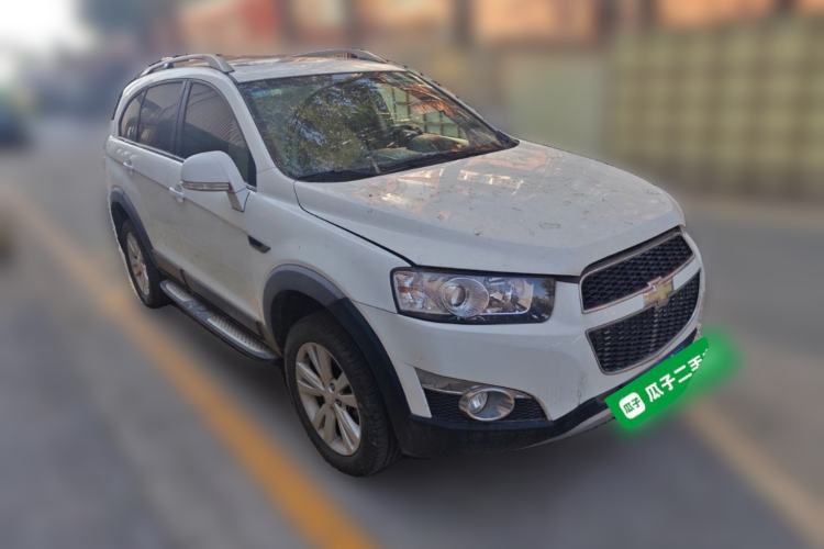 Used Chevrolet Captiva 2014 2.4L 4x4 Flagship Edition 7 Seats Front Right 45 Deg