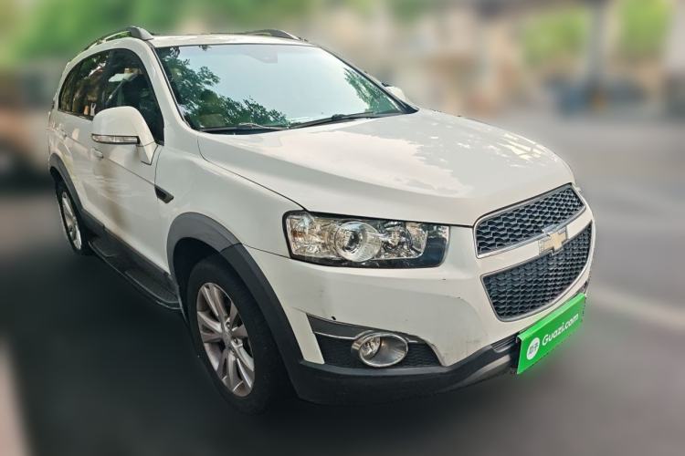 Used Chevrolet Captiva 2014 2.4L 4x4 Flagship Edition 7 Seats Front Right 45 Deg