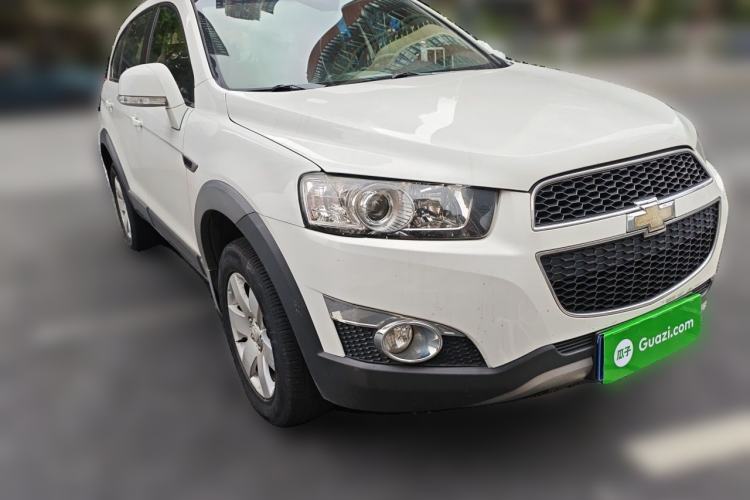 Used Chevrolet Captiva 2014 2.4L Two-Wheel Drive Urban Version 7 Seats Front Right 45 Deg