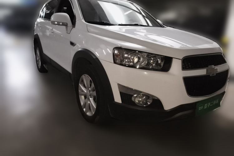 Used Chevrolet Captiva 2014 2.4L 4x4 Flagship Edition 7 Seats Front Right 45 Deg