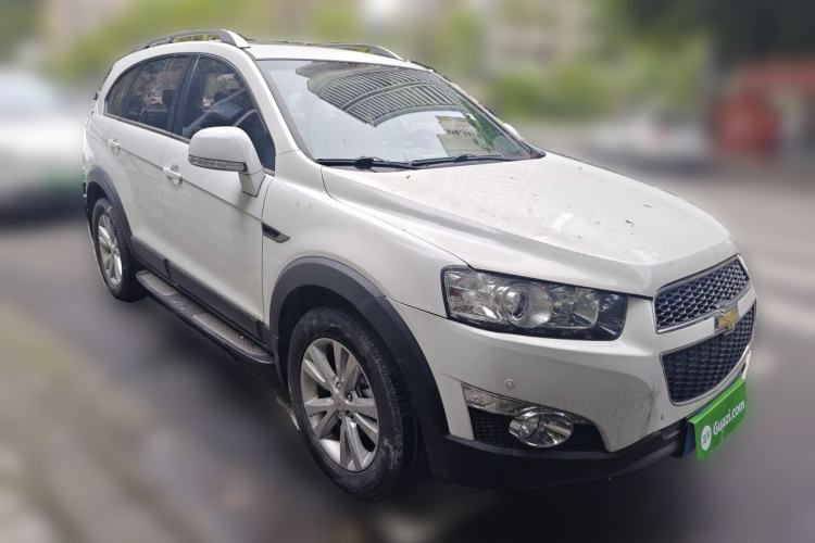 Used Chevrolet Captiva 2014 2.4L 4x4 Flagship Edition 7 Seats Front Right 45 Deg