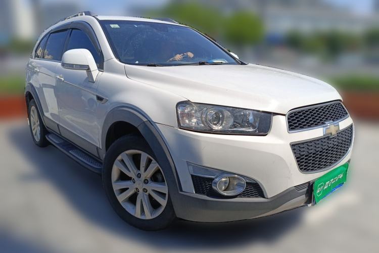 Used Chevrolet Captiva 2014 2.4L 4x4 Flagship Edition 7 Seats Front Right 45 Deg