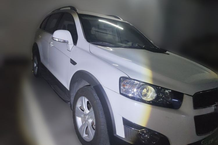 Used Chevrolet Captiva 2014 2.4L 4x4 Flagship Edition 7 Seats Front Right 45 Deg