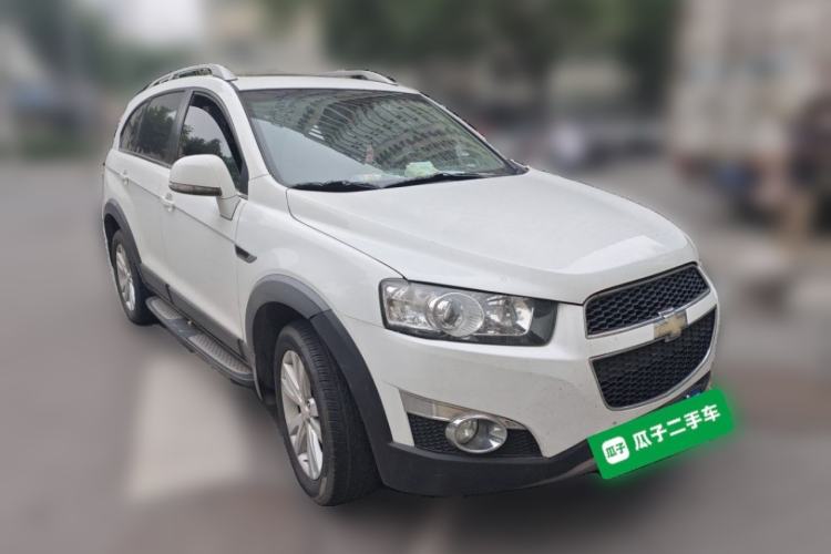 Used Chevrolet Captiva 2014 2.4L 4x4 Flagship Edition 7 Seats Front Right 45 Deg
