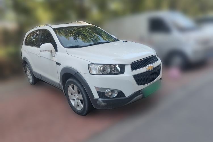 Used Chevrolet Captiva 2014 2.4L Two-Wheel Drive Urban Version 7 Seats Front Right 45 Deg