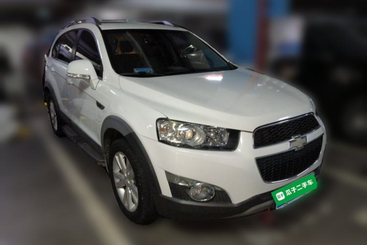 Used Chevrolet Captiva 2014 2.4L 4x4 Flagship Edition 7 Seats Front Right 45 Deg
