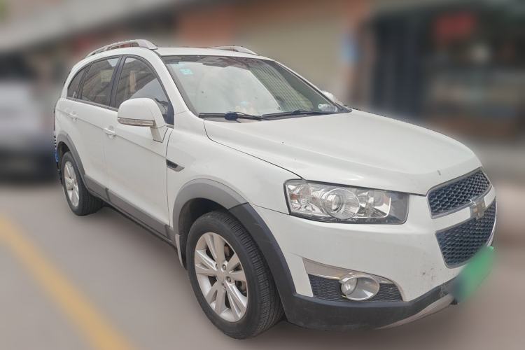 Used Chevrolet Captiva 2014 2.4L 4x4 Flagship Edition 7 Seats Front Right 45 Deg