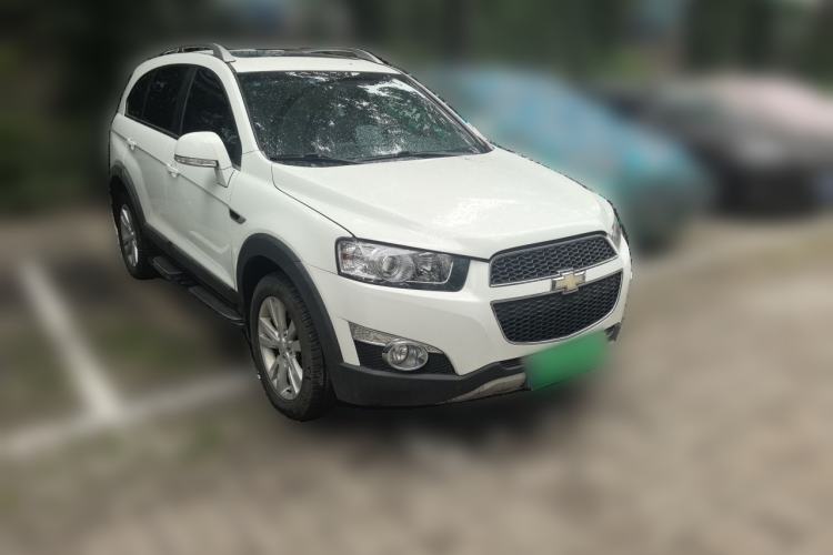 Used Chevrolet Captiva 2014 2.4L 4x4 Flagship Edition 7 Seats Front Right 45 Deg