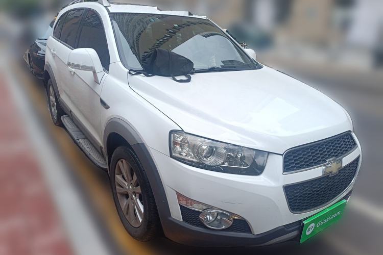 Used Chevrolet Captiva 2014 2.4L 4x4 Flagship Edition 7 Seats Front Right 45 Deg