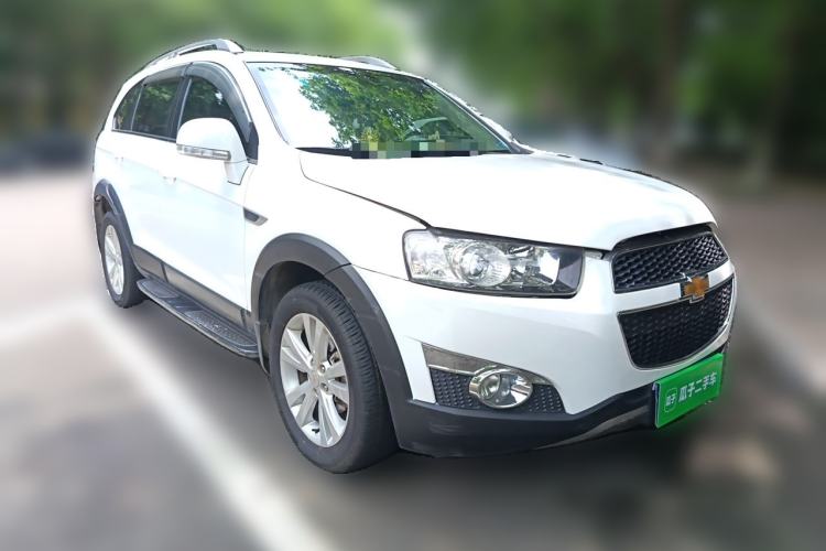Used Chevrolet Captiva 2014 2.4L 4x4 Flagship Edition 7 Seats Front Right 45 Deg