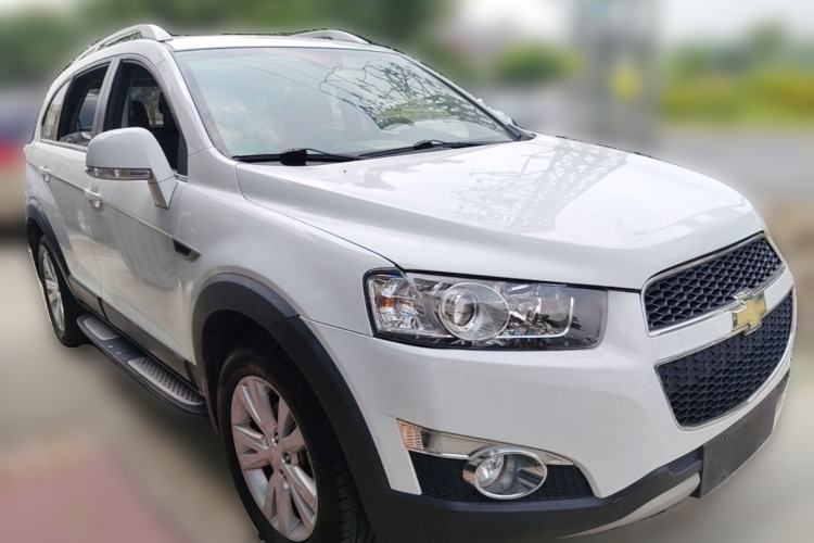 Used Chevrolet Captiva 2014 2.4L 4x4 Flagship Edition 7 Seats Front Right 45 Deg