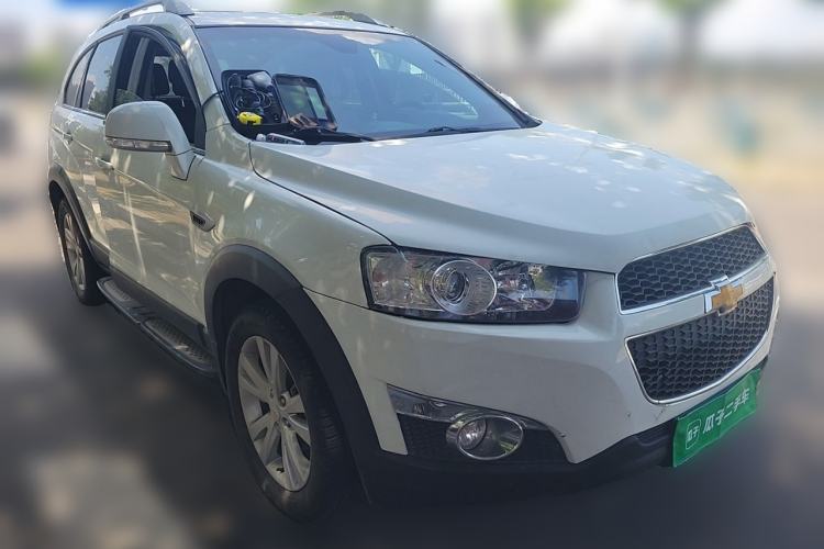 Used Chevrolet Captiva 2014 2.4L 4x4 Flagship Edition 7 Seats Front Right 45 Deg