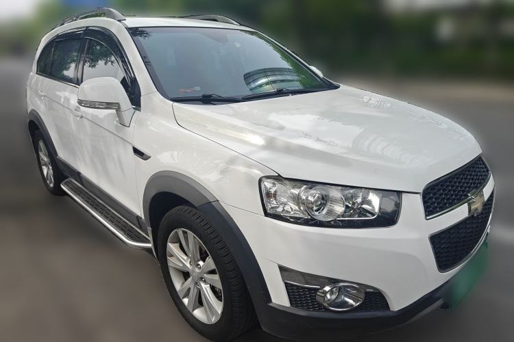 Used Chevrolet Captiva 2014 2.4L 4x4 Flagship Edition 7 Seats Front Right 45 Deg