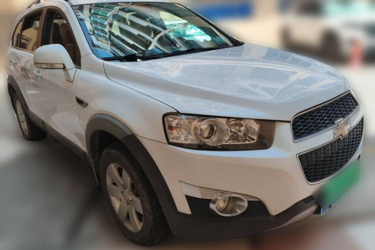 Used Chevrolet Captiva 2014 2.4L Two-Wheel Drive Urban Version 7 Seats Front Right 45 Deg