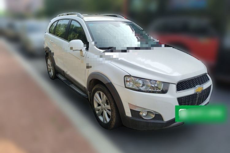 Used Chevrolet Captiva 2014 2.4L 4x4 Flagship Edition 7 Seats Front Right 45 Deg