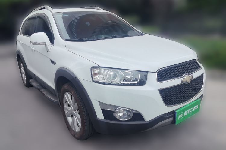 Used Chevrolet Captiva 2014 2.4L 4x4 Flagship Edition 7 Seats Front Right 45 Deg