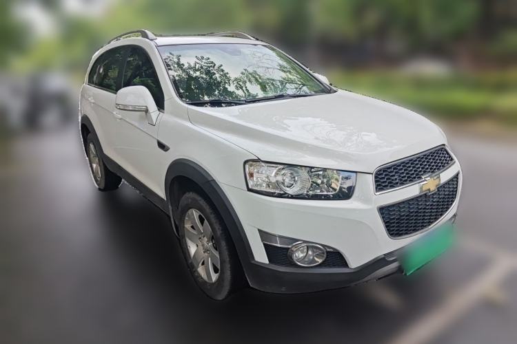 Used Chevrolet Captiva 2014 2.4L Two-Wheel Drive Urban Version 7 Seats Front Right 45 Deg