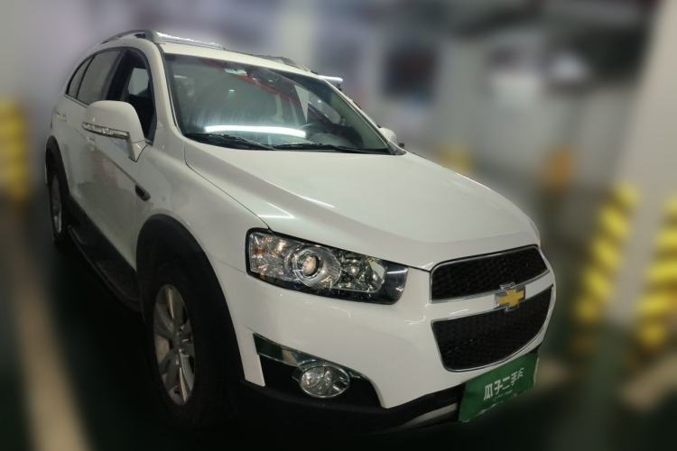 Used Chevrolet Captiva 2014 2.4L 4x4 Flagship Edition 7 Seats Front Right 45 Deg