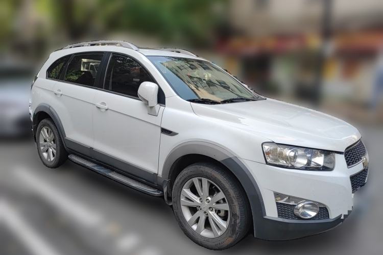 Used Chevrolet Captiva 2014 2.4L 4x4 Flagship Edition 7 Seats Front Right 45 Deg