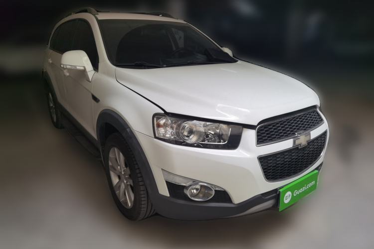 Used Chevrolet Captiva 2014 2.4L 4x4 Flagship Edition 7 Seats Front Right 45 Deg