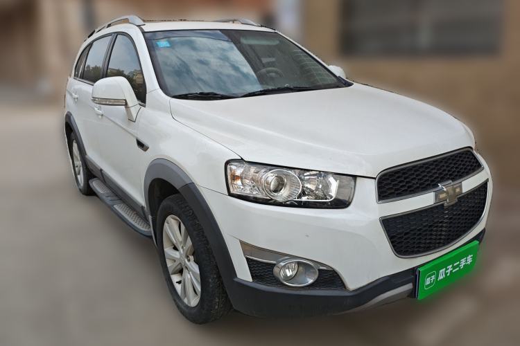 Used Chevrolet Captiva 2014 2.4L 4x4 Flagship Edition 7 Seats Front Right 45 Deg
