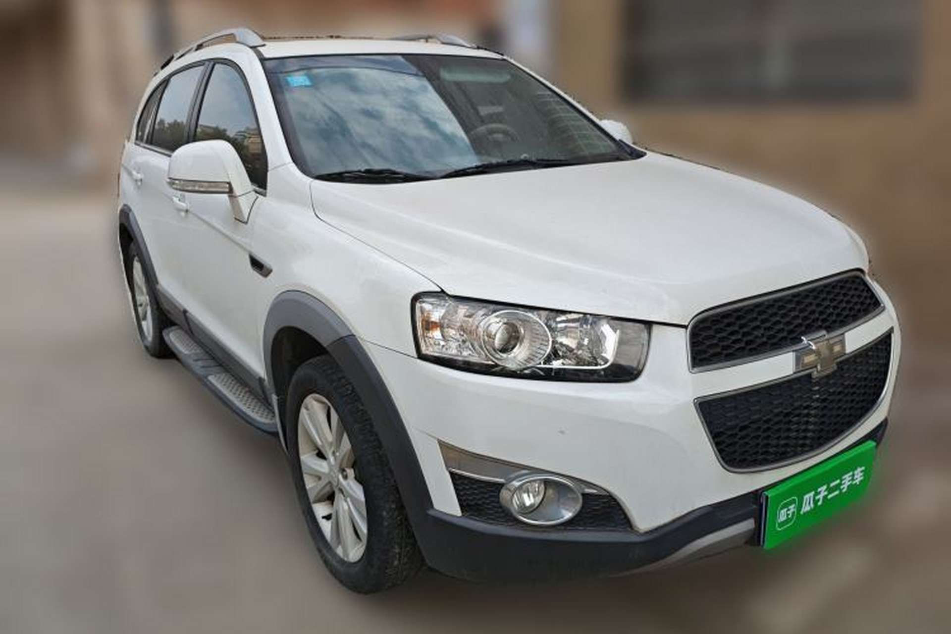 Used Chevrolet Captiva 2014 2.4L 4x4 Flagship Edition 7 Seats Front Right 45 Deg
