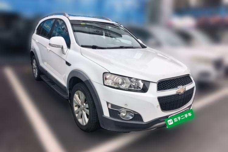 Used Chevrolet Captiva 2014 2.4L 4x4 Flagship Edition 7 Seats Front Right 45 Deg