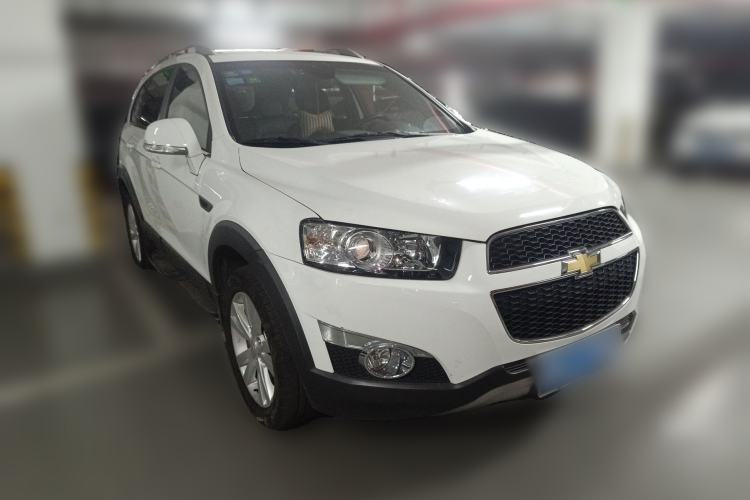 Used Chevrolet Captiva 2014 2.4L 4x4 Flagship Edition 7 Seats Front Right 45 Deg