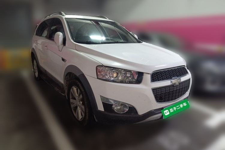 Used Chevrolet Captiva 2014 2.4L 4x4 Flagship Edition 7 Seats Front Right 45 Deg