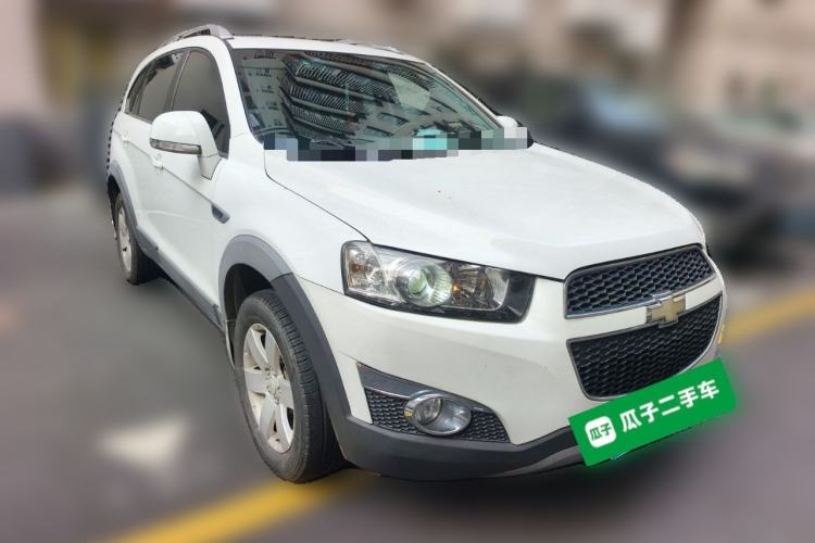 Used Chevrolet Captiva 2014 2.4L Two-Wheel Drive Urban Version 7 Seats Front Right 45 Deg