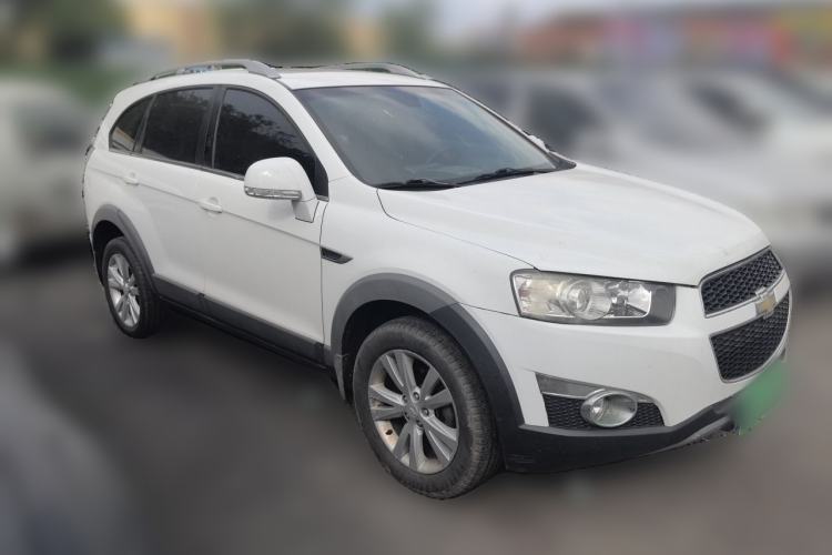 Used Chevrolet Captiva 2014 2.4L 4x4 Flagship Edition 7 Seats Front Right 45 Deg
