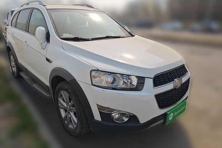 Used Chevrolet Captiva 2014 2.4L 4x4 Flagship Edition 7 Seats Front Right 45 Deg