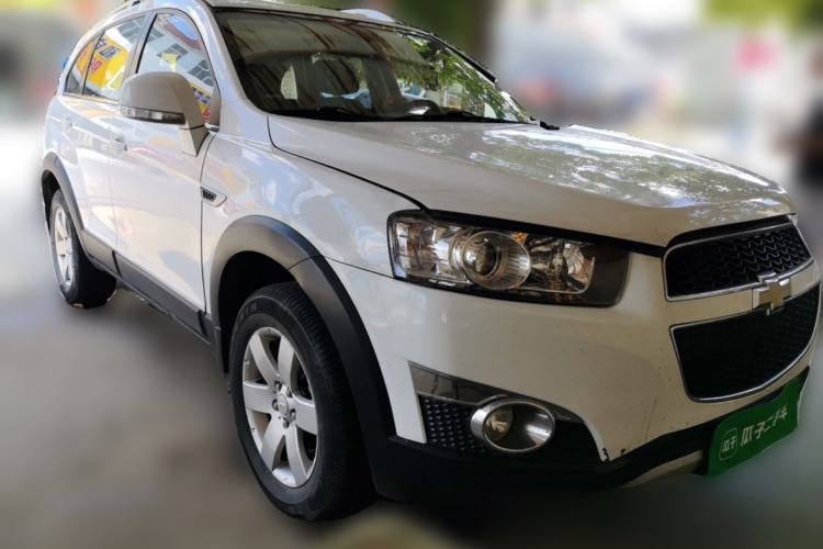 Used Chevrolet Captiva 2014 2.4L Two-Wheel Drive Urban Version 7 Seats Front Right 45 Deg