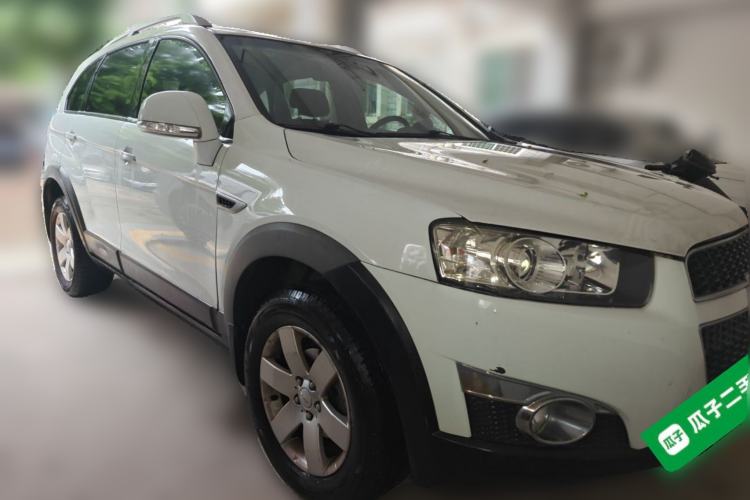 Used Chevrolet Captiva 2014 2.4L Two-Wheel Drive Urban Version 7 Seats Front Right 45 Deg