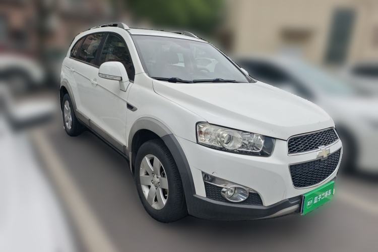 Used Chevrolet Captiva 2014 2.4L Two-Wheel Drive Urban Version 7 Seats Front Right 45 Deg