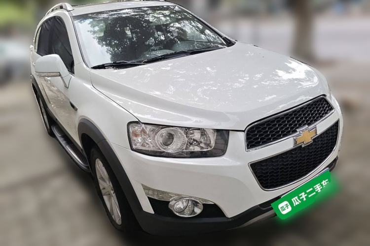 Used Chevrolet Captiva 2014 2.4L 4x4 Flagship Edition 7 Seats Front Right 45 Deg